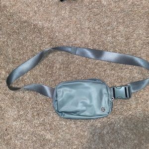 Lululemon everywhere belt bag tidewater teal EUC